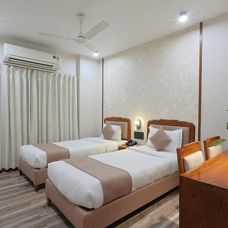 Hotel Apex Сурат Екстер'єр фото