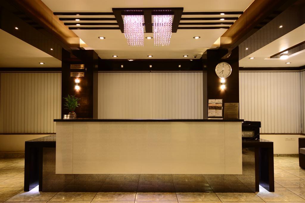 Hotel Apex Сурат Екстер'єр фото