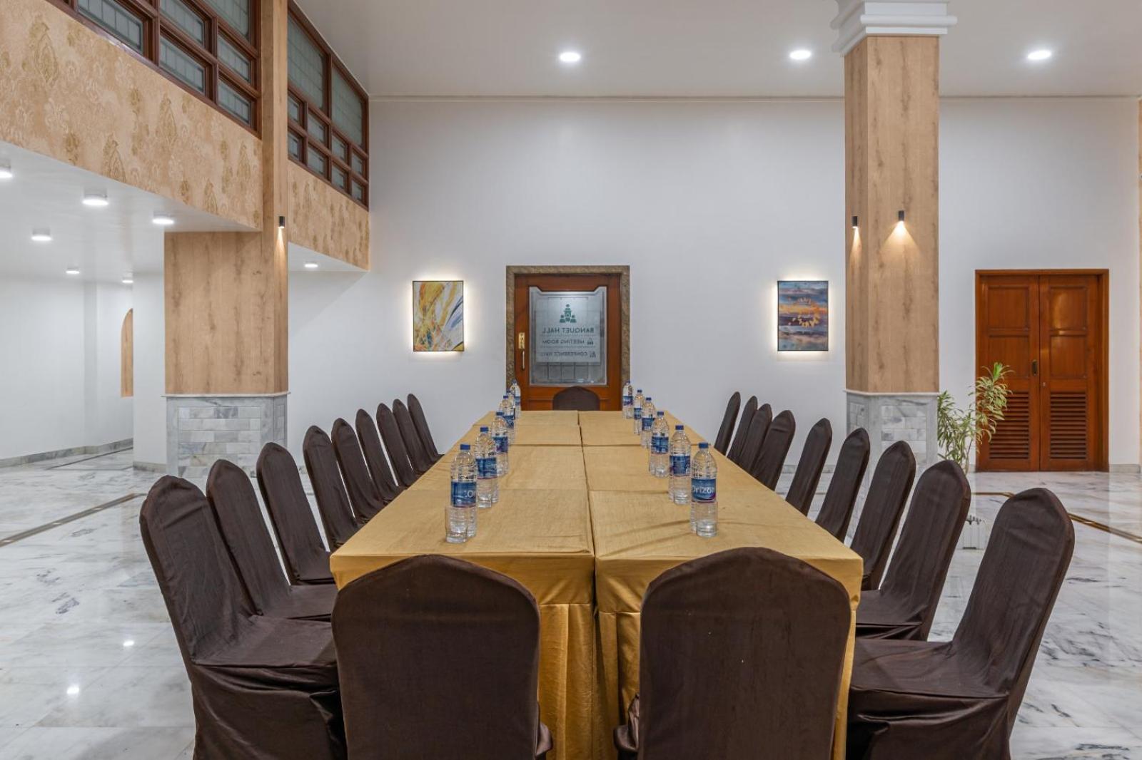 Hotel Apex Сурат Екстер'єр фото
