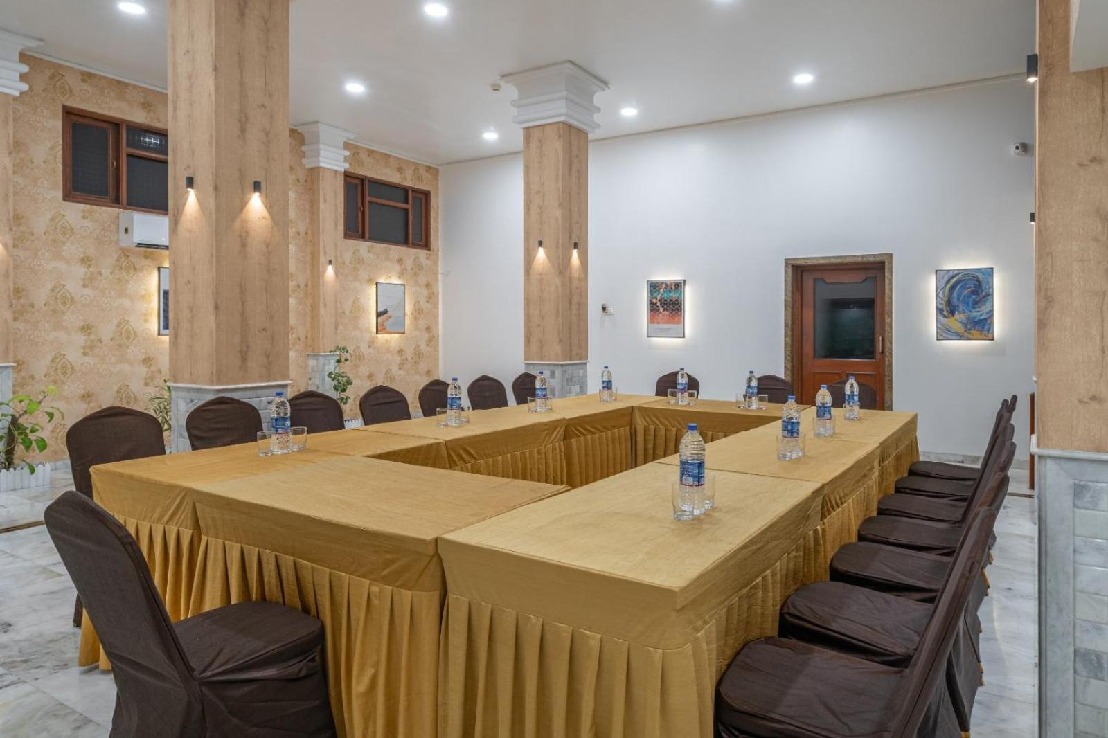 Hotel Apex Сурат Екстер'єр фото