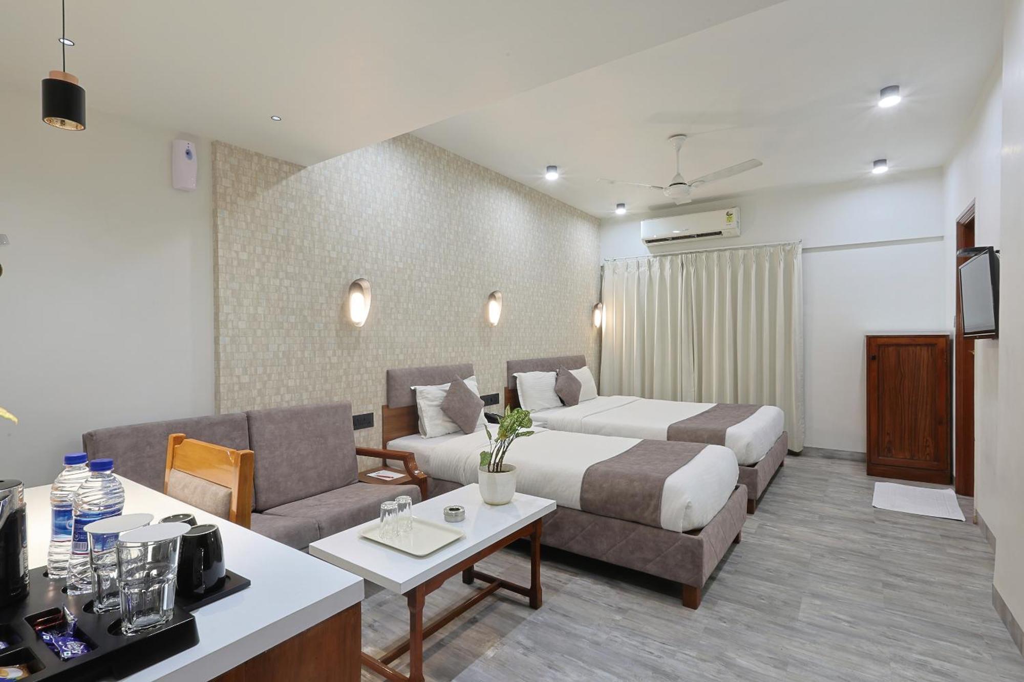 Hotel Apex Сурат Екстер'єр фото