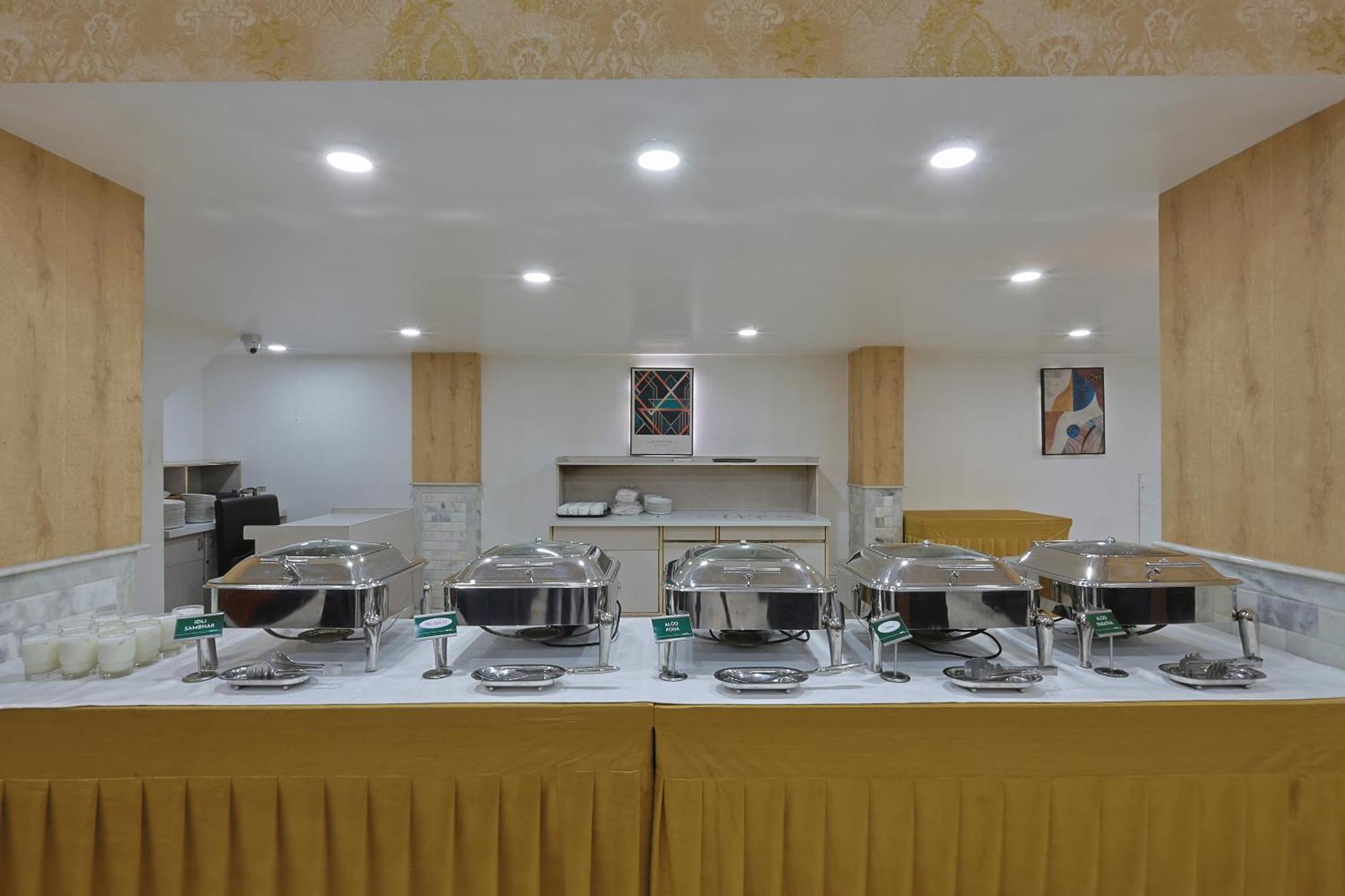 Hotel Apex Сурат Екстер'єр фото