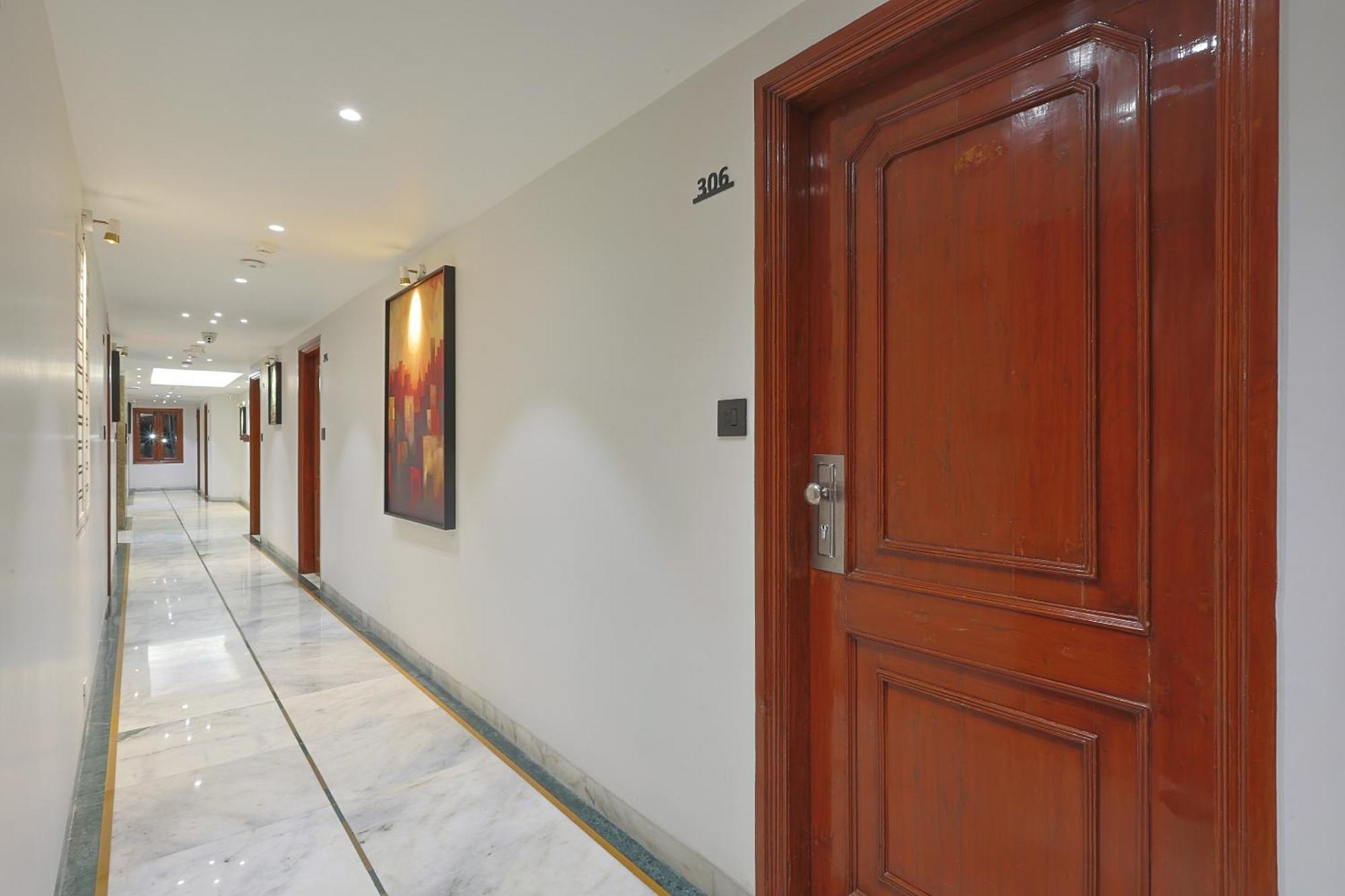Hotel Apex Сурат Екстер'єр фото