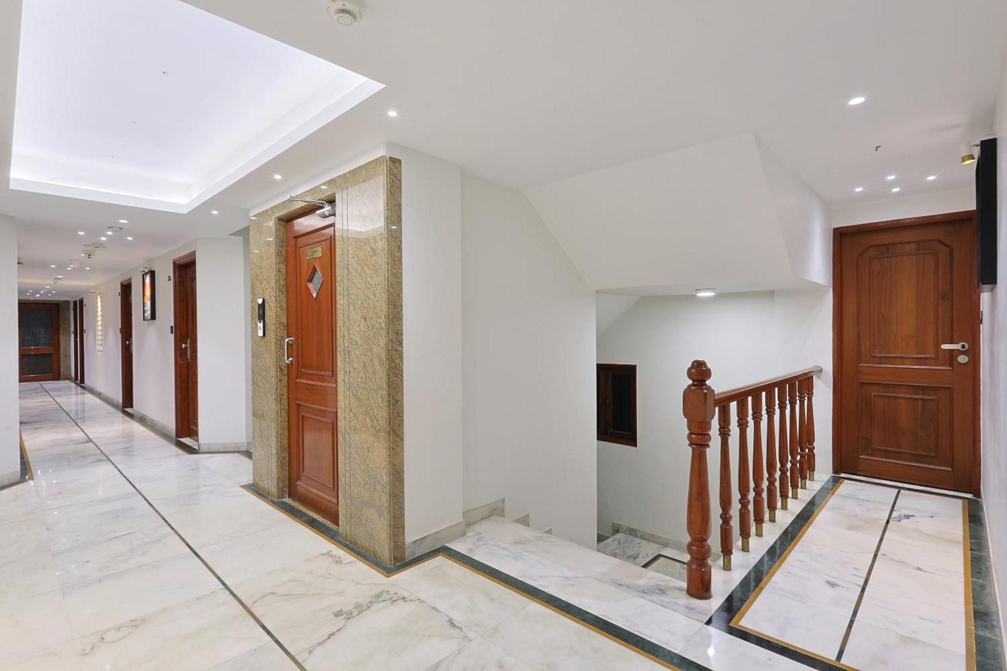 Hotel Apex Сурат Екстер'єр фото