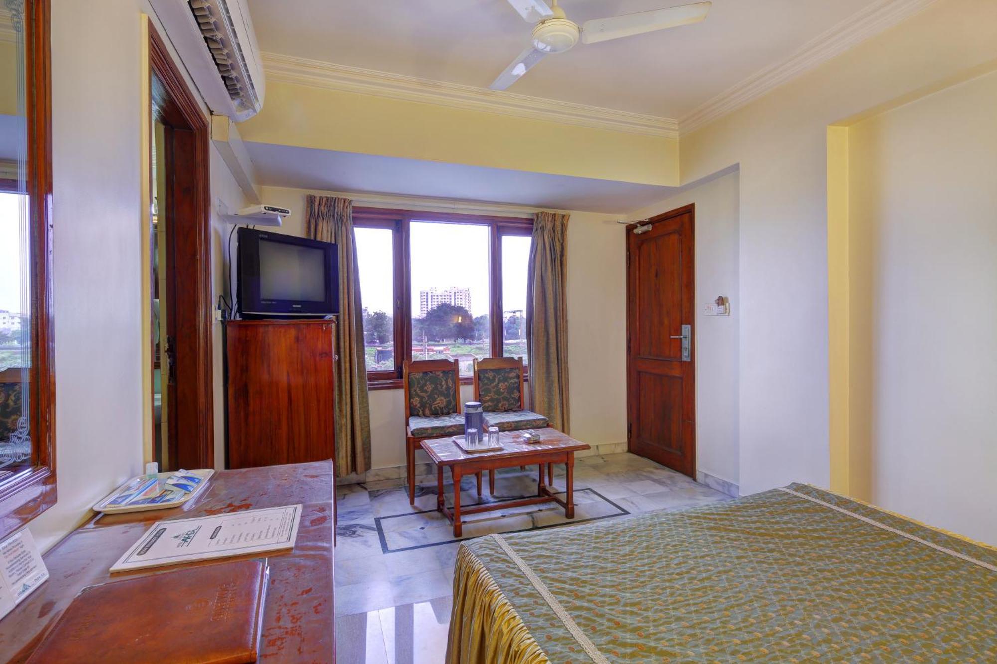 Hotel Apex Сурат Екстер'єр фото