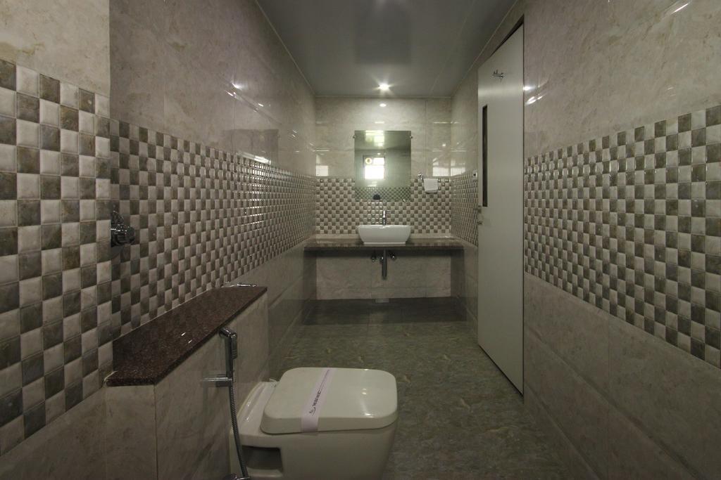 Hotel Apex Сурат Номер фото
