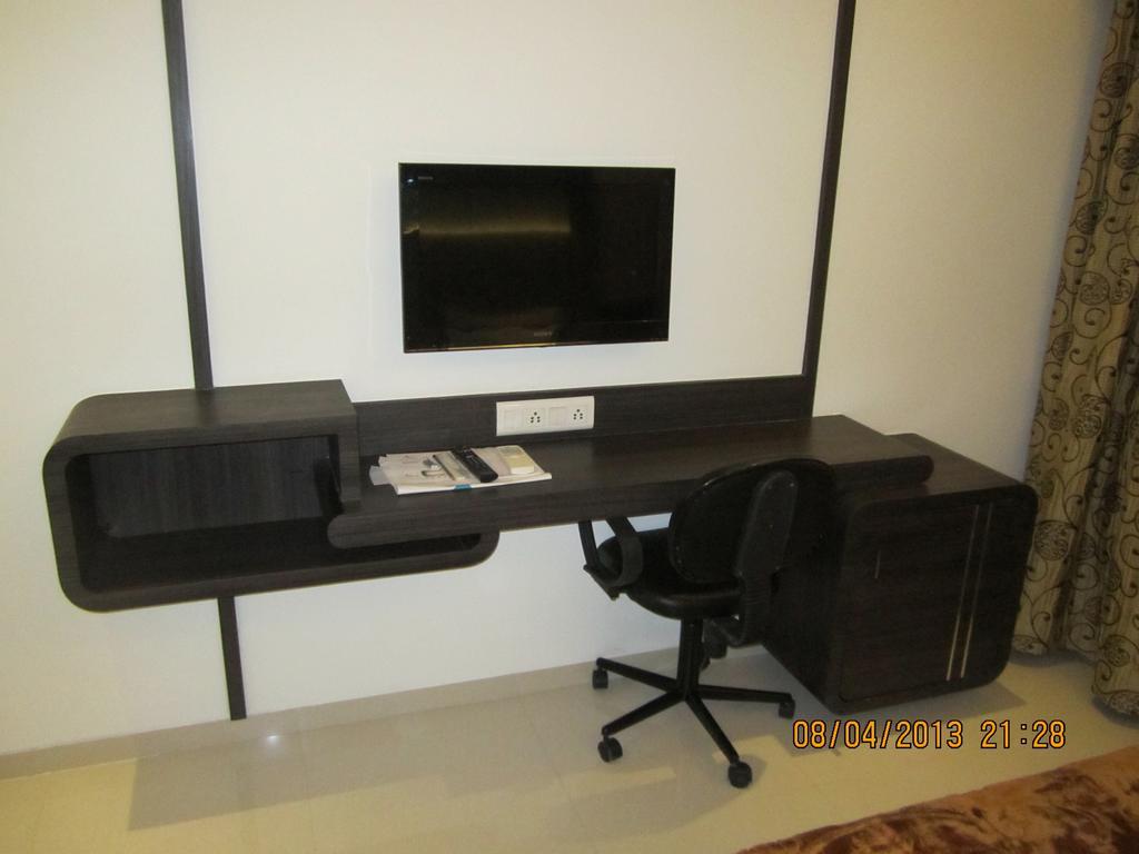 Hotel Apex Сурат Екстер'єр фото