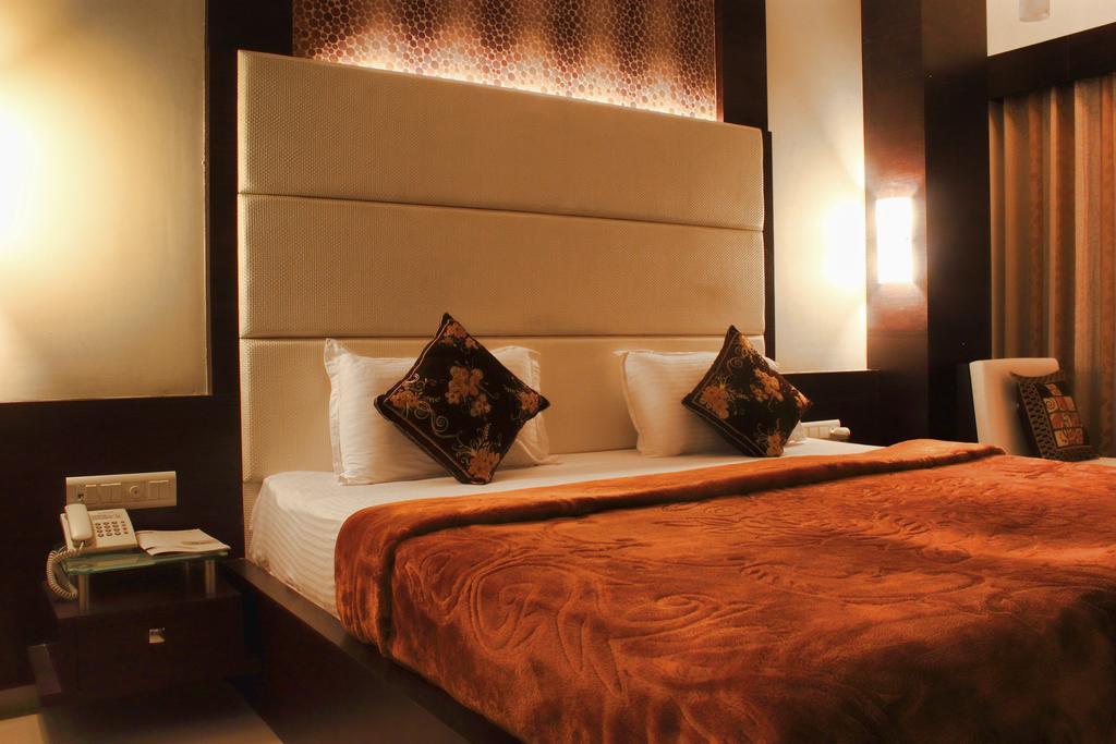 Hotel Apex Сурат Номер фото