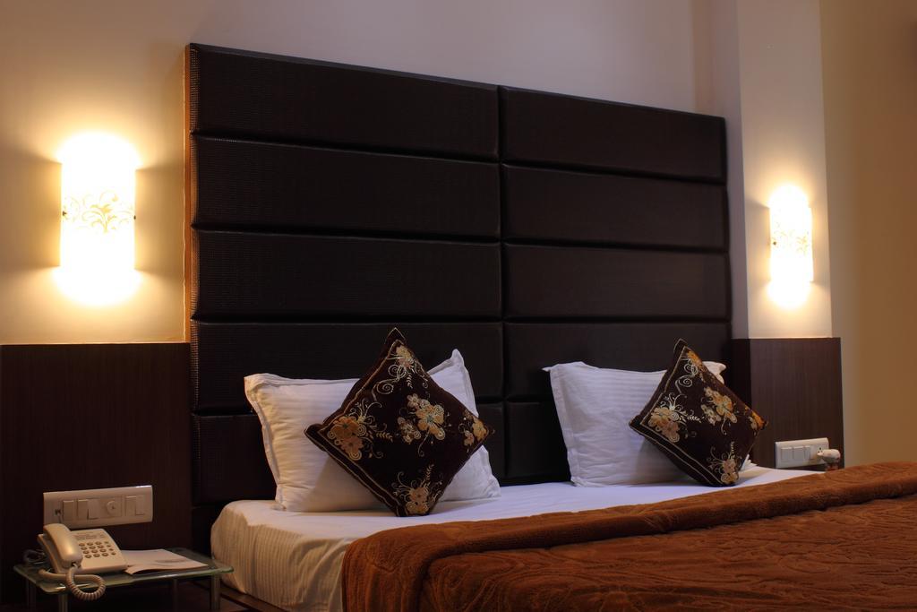 Hotel Apex Сурат Номер фото